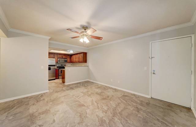 MOVE IN SPECIALS 2 weeks FREE - Townhouse with 2 Bedrooms 2 Bath! Gallery 4