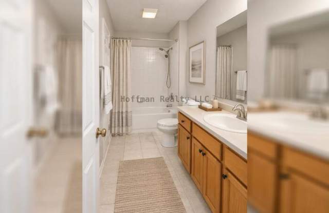 12239 Country White Circle Gallery 4