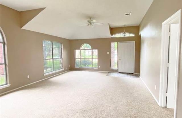 608 Ashcrest Court Gallery 4