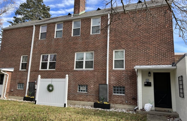 4 Burnham Street - 4 Burnham Street, Greenhills, OH 45218
