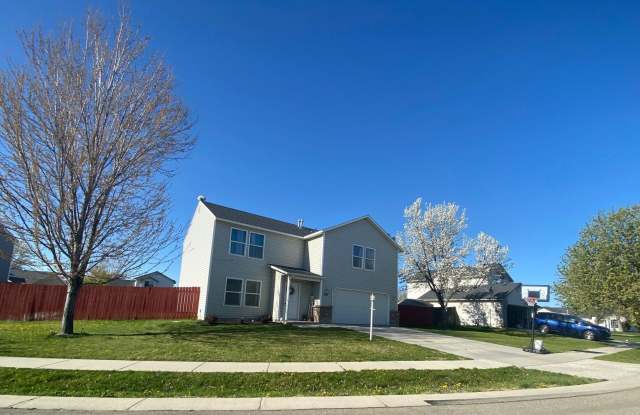 Huge Family Home - 8187 East Caspian Drive, Nampa, ID 83687