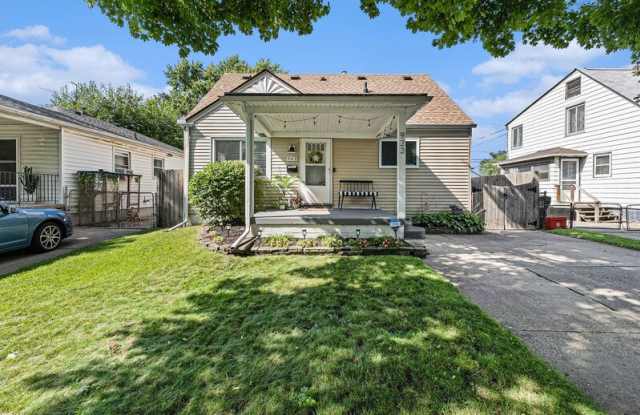 923 E Robert Ave - 923 East Robert Avenue, Hazel Park, MI 48030