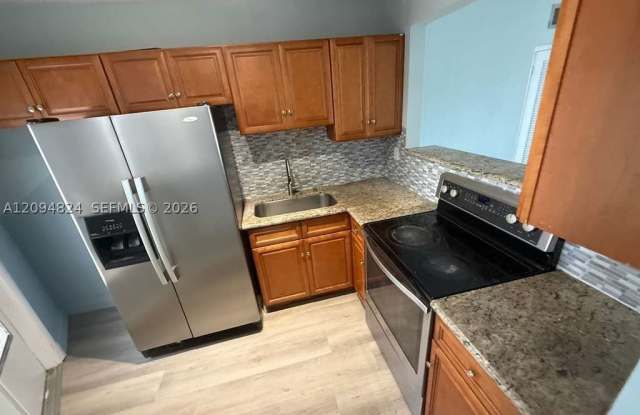 1663 NE Miami Gardens Dr Gallery 2