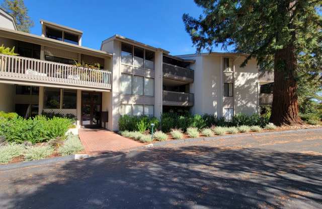 Newly Renovated Condo with Stunning Golf Course View and Home Office Available Now! Gallery 2