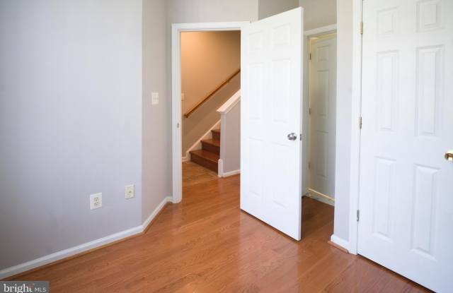 4281 S CAPITOL Street SW Gallery 4