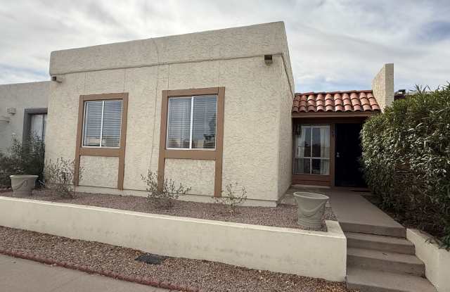 I-10 and Baseline, 3 bed, 2 bath, Patio home Fridge Included photos photos