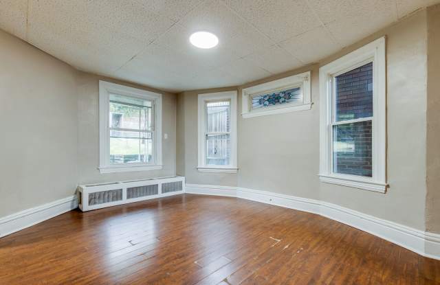 AVAILABLE NOW  - Beautiful 5 Bedroom Mt Washington Home w/ Charm Throughout! Gallery 3