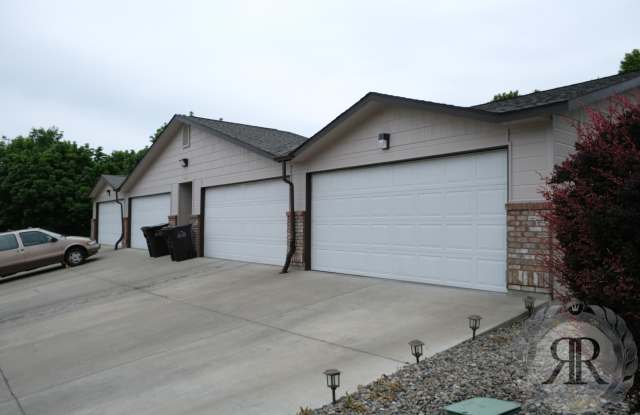 2 Bedroom, 1 1/2 Bath Townhouse - Move In Ready! photos photos