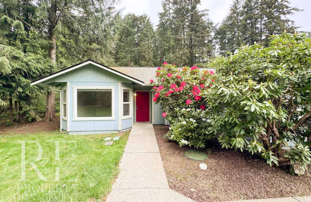 Bright Single-Story Duplex with Spacious Yard & Covered Porch photos photos