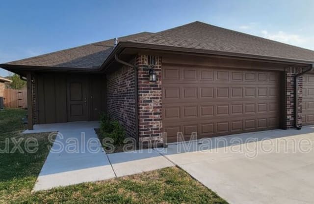 1318 E. Cavanaugh Ave - 1318 E Cavanaugh St, El Reno, OK 73036
