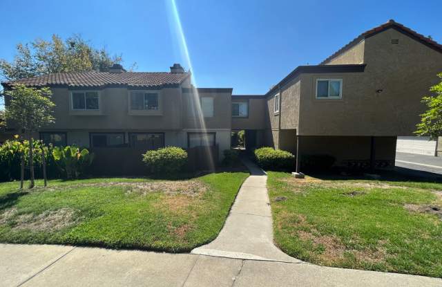 Fully updated condo in Montclair with complex amenities - 9361 Shadowood Drive, Montclair, CA 91763