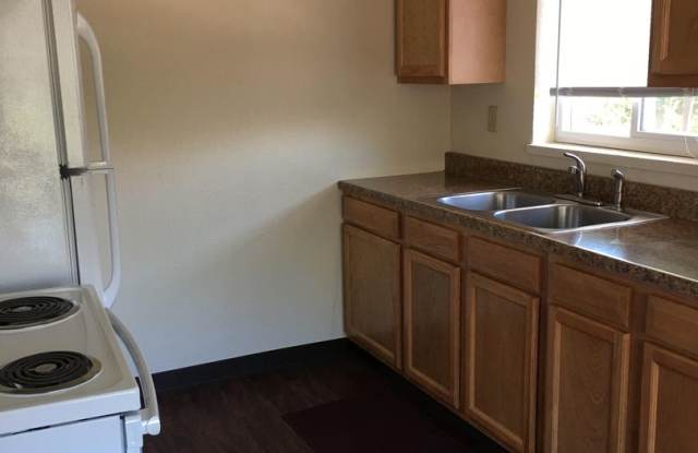 Cozy 2 Bedroom Apartment Available! Gallery 2