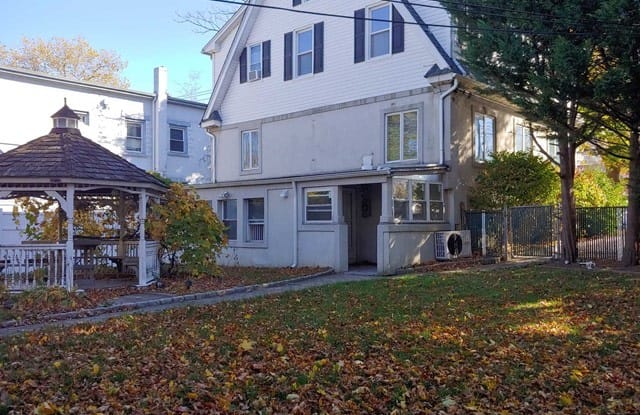 1585 Bergen Boulevard - 1585 Bergen Boulevard, Leonia, NJ 07605