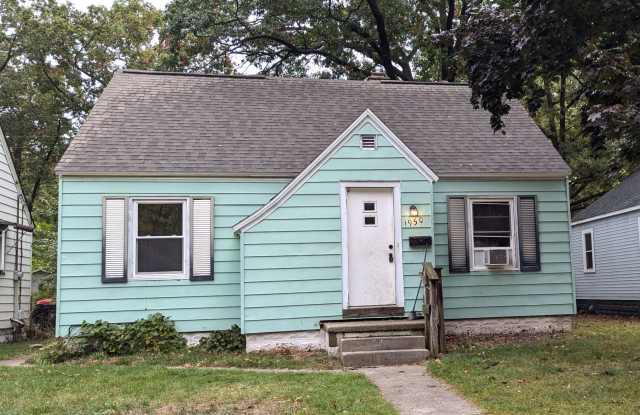 1950 Dyson, 3 bedroom house with garage photos photos