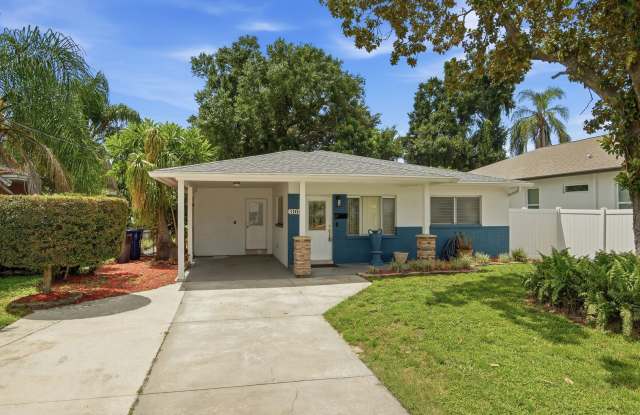Charming 3-Bedroom West Tampa Home with Fenced Yard & Workshop Gallery 3