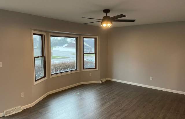 3 Bed 1.5 Bath home **Available May*** photos photos