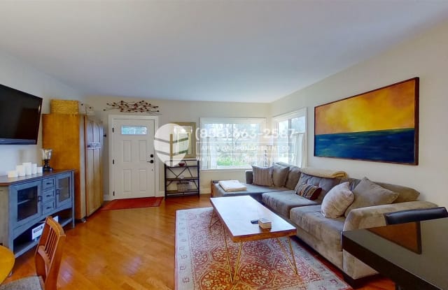 359 N 75th St - 359 North 75th Street, Seattle, WA 98103