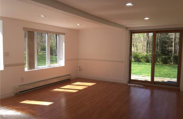 39 Main Street - 39 Main Street, Golden's Bridge, NY 10526