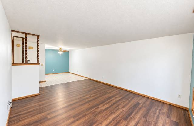Spacious & Inviting Conquistador Townhome in East Sioux Falls Gallery 4