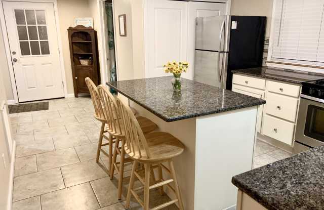 61 Fielder Avenue unit: 1St Flr photos photos