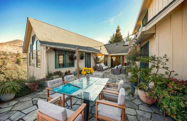 STUNNING 3000 sq ft HOME OFF HILLCREST RD photos photos