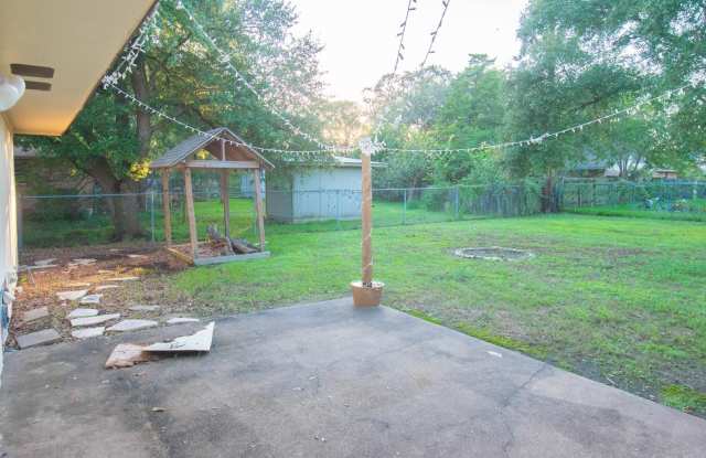 AUGUST PRE-LEASE Spacious 4 Bed, 2 Bath Minutes from Campus! Gallery 4