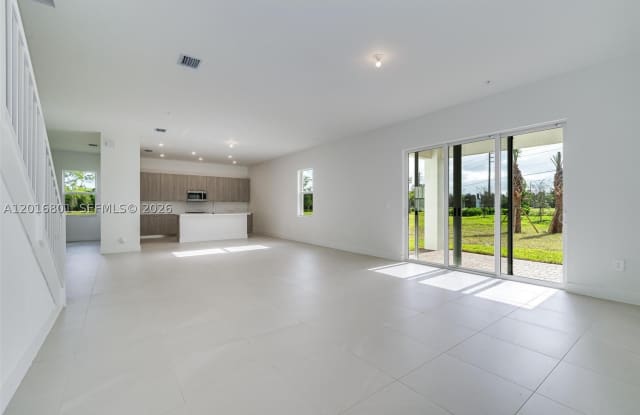 4480 SW 122nd Ter Gallery 4