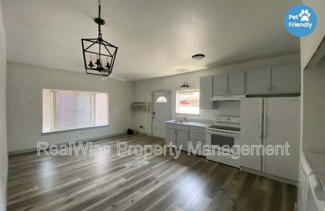 1547 1/2 Grand Ave photos photos