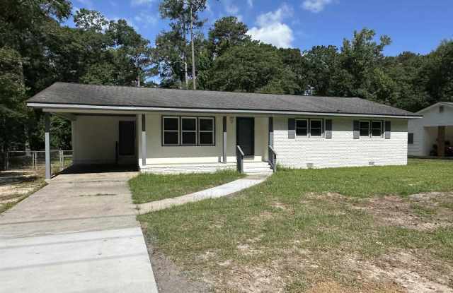 1021 Greenwood Dr Gallery 2