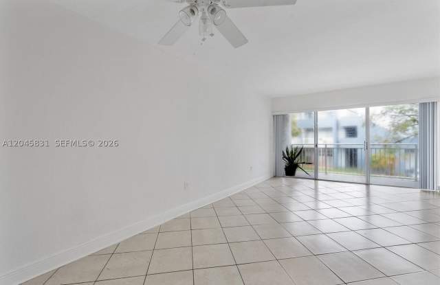 9369 Fontainebleau Blvd Gallery 2