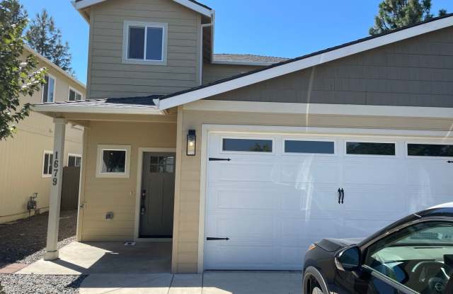 Beautiful Two Story 3 Bedroom 2.5 Bath Townhome photos photos