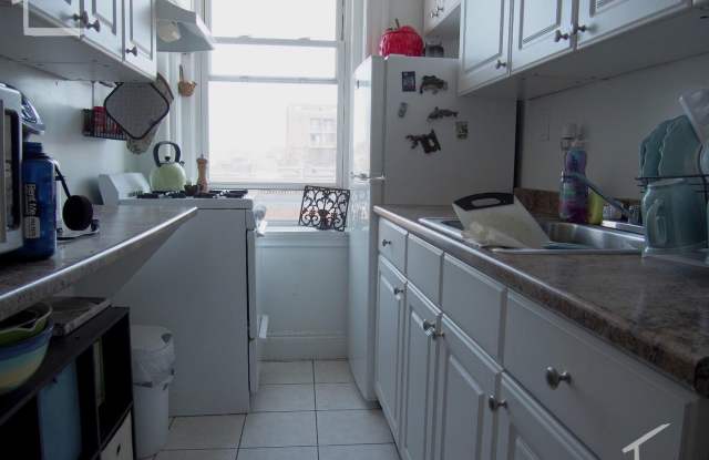 Nicely located 1 bed unit near the Green Line. - 110 Warren Street, Boston, MA 02135