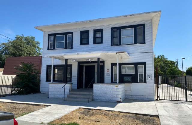 Two Bed, One Bath Apartment Located Downtown photos photos