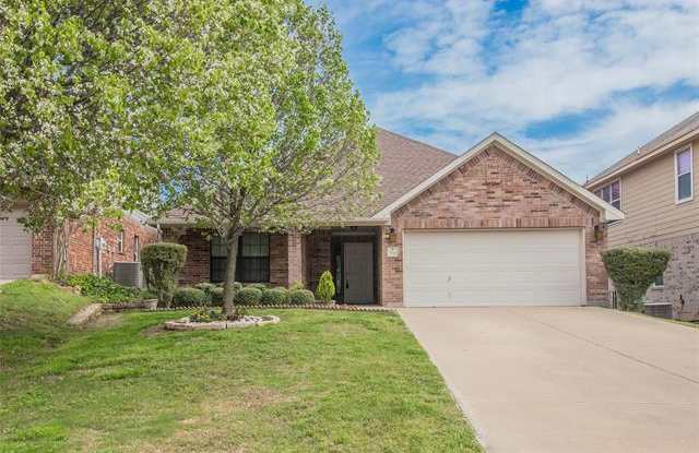 2902 Greenway Drive - 2902 Greenway Drive, Burleson, TX 76028