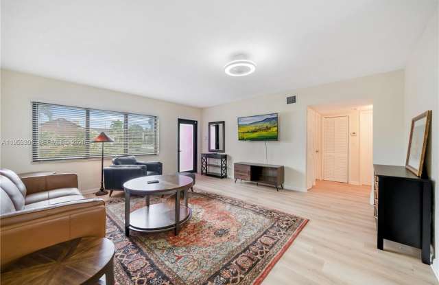 2 NW 47th St photos photos