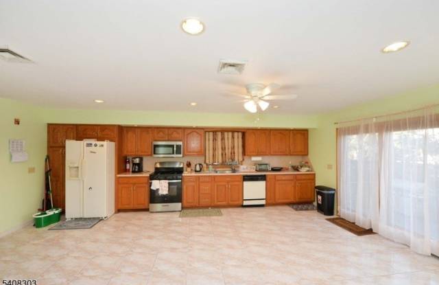 121 Frederick Ave photos photos