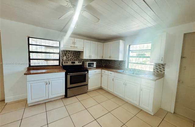 2001 NW 33rd St - 2001 Northwest 33rd Street, Miami, FL 33142