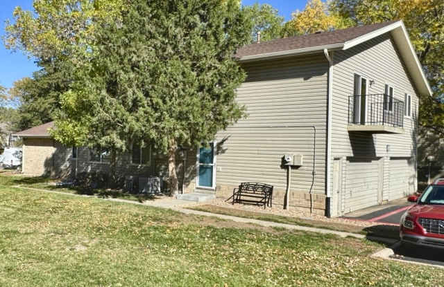 Charming 2BR Townhome in Lakewood Gallery 3