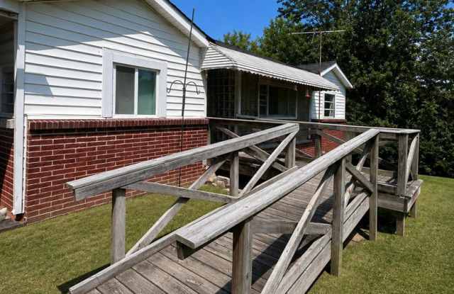 Centrally located 3 BR 1.5 Bath photos photos