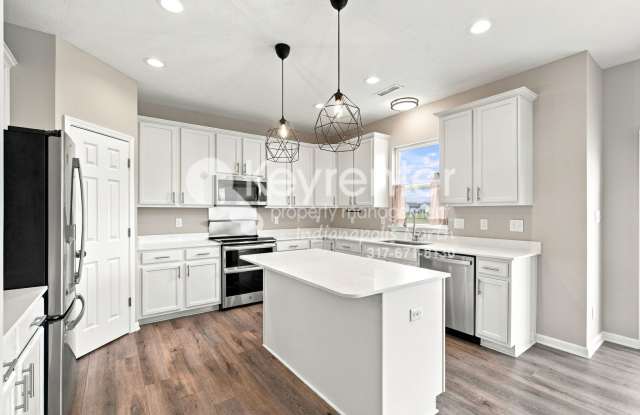 Beautiful 4-Bedroom Home in Golf Cart Community with Premium Amenities Gallery 3