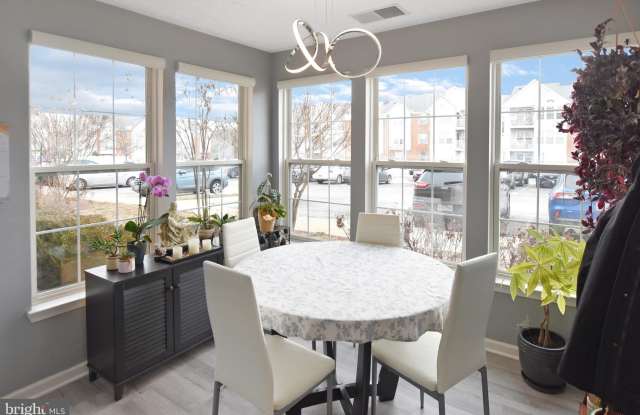 2442 BLUE SPRING COURT Gallery 3
