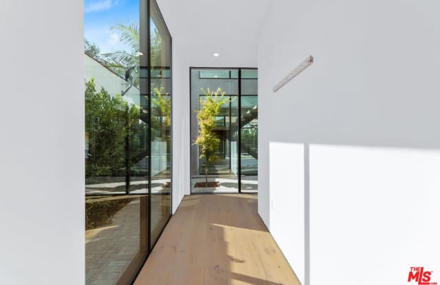 633 North CRESCENT HEIGHTS Gallery 4