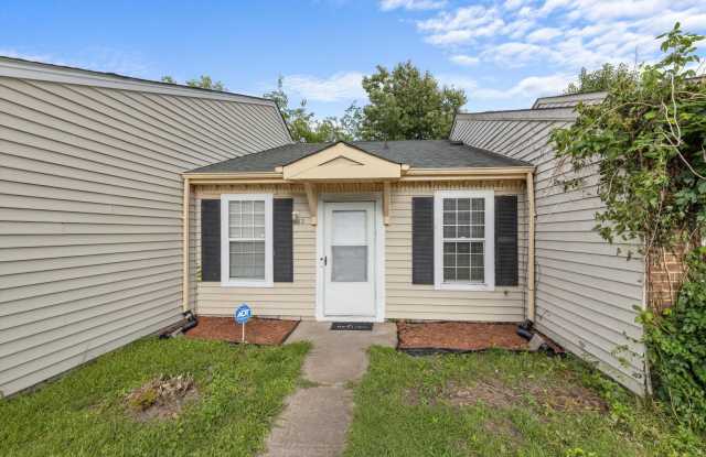 Private Patio, Practical Perks, Prime VB Location—Professionals, This 2BR/1BA Townhome Is For You! photos photos
