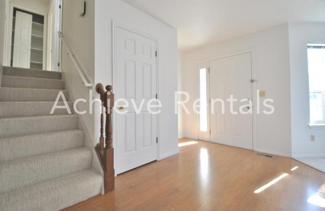 Beautiful 4-Bedroom Home with Huge Backyard & Extra Parking Gallery 3