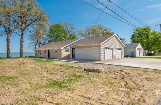 3844 Edgewater Drive photos photos