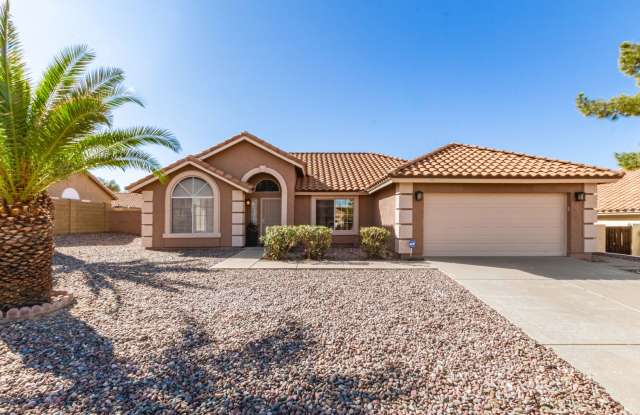 Fantastic Home with Private Pool and NO HOA! Gallery 4