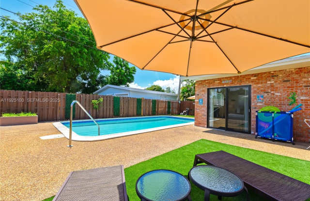 1204 NE 7th St photos photos