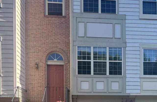 5 MARTINS SQUARE Lane photos photos