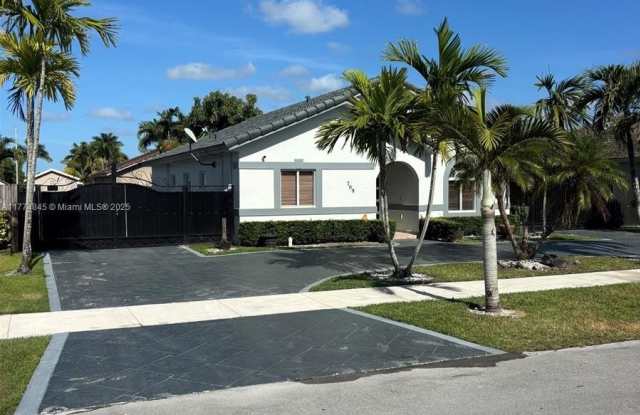 709 SE 13th Ter photos photos