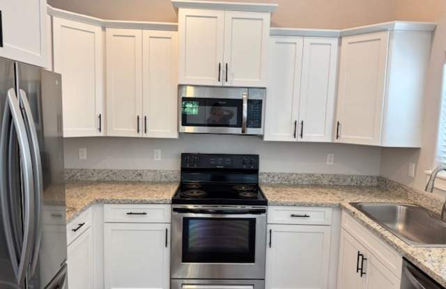 SINGLE LEVEL 3 BEDROOM/ UPGRADES W/ EASY MAINTENANCE Gallery 3